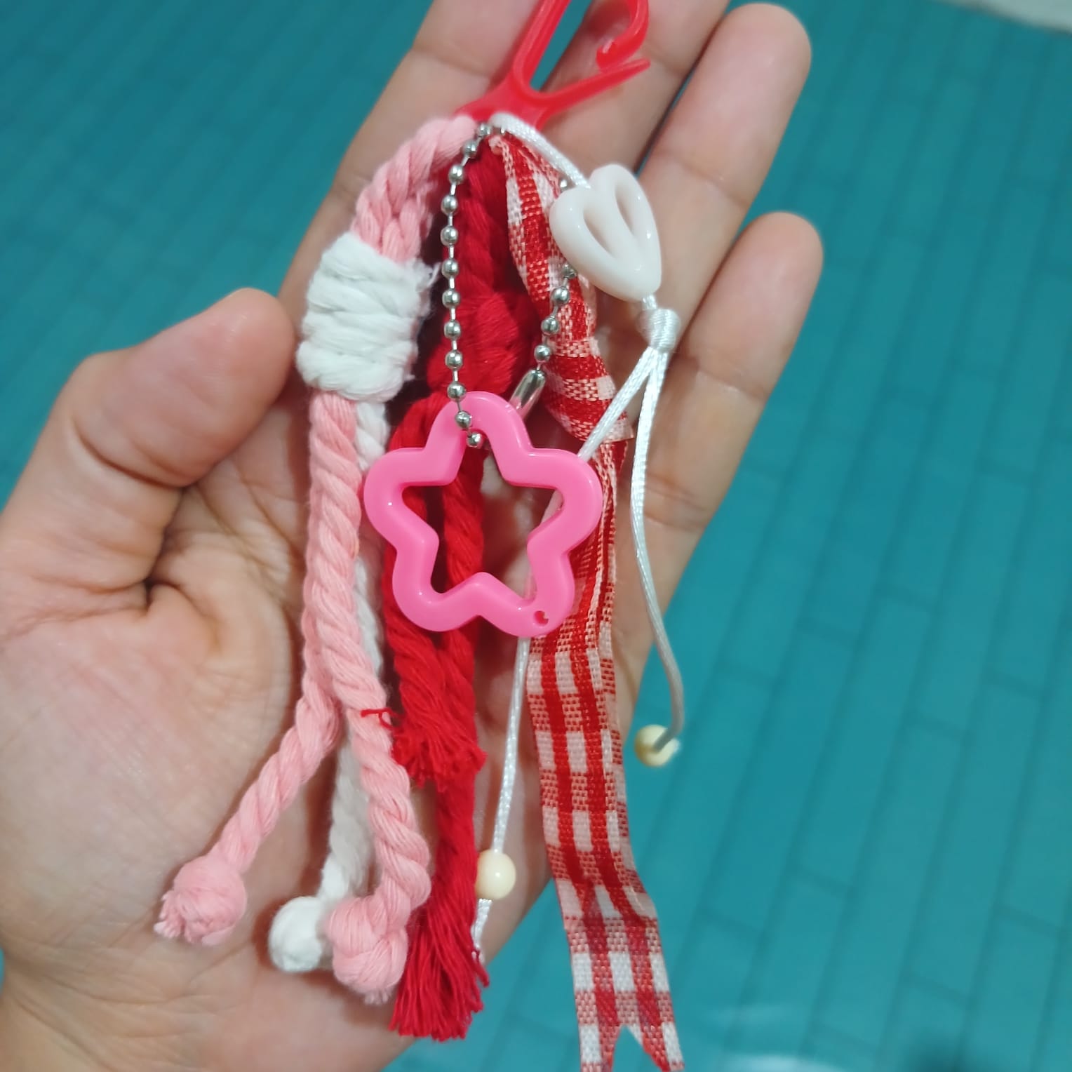Bagcharm macrame (Merah)