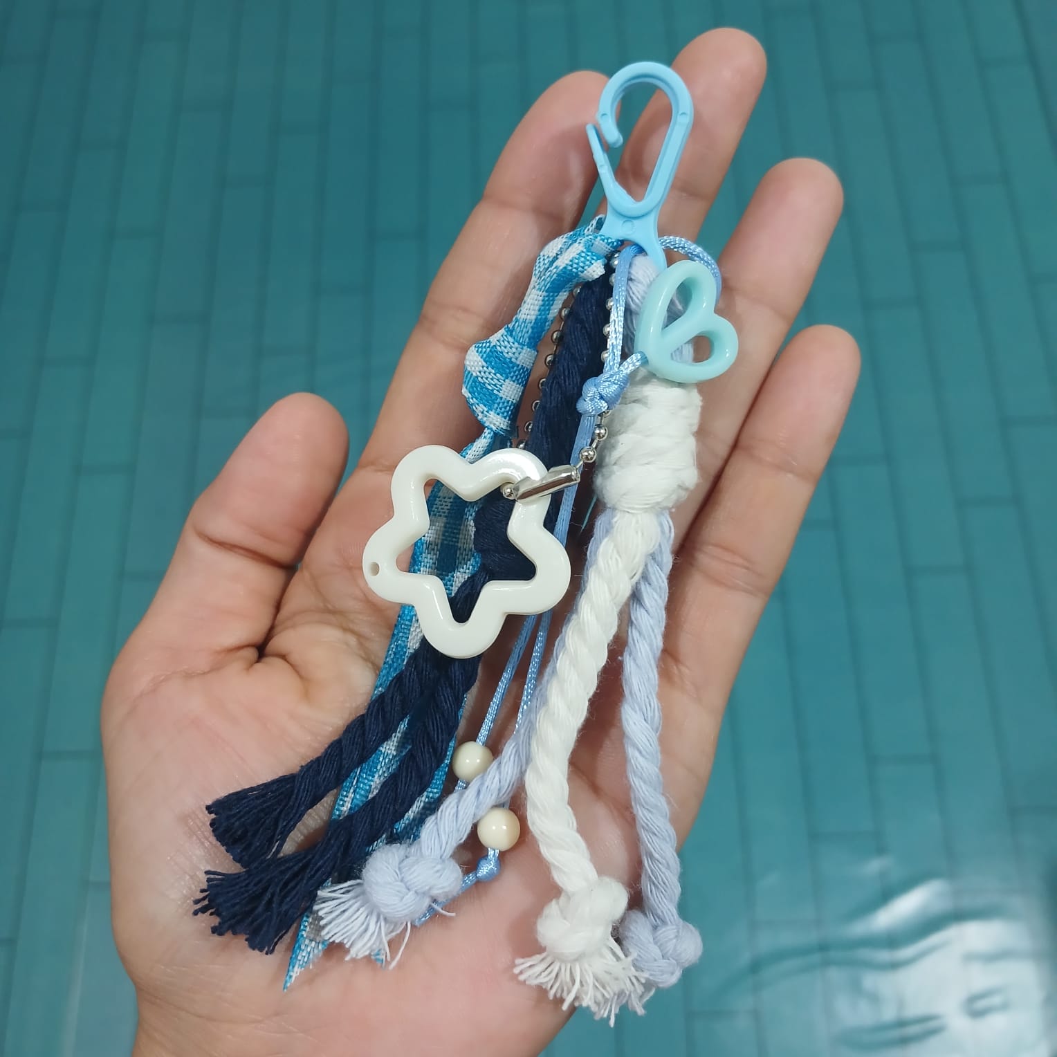 Bagcharm macrame (Biru)